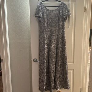Alex Evenings Sequin Floral Lace Short Sleeve Formal Gown, Silver, size 18